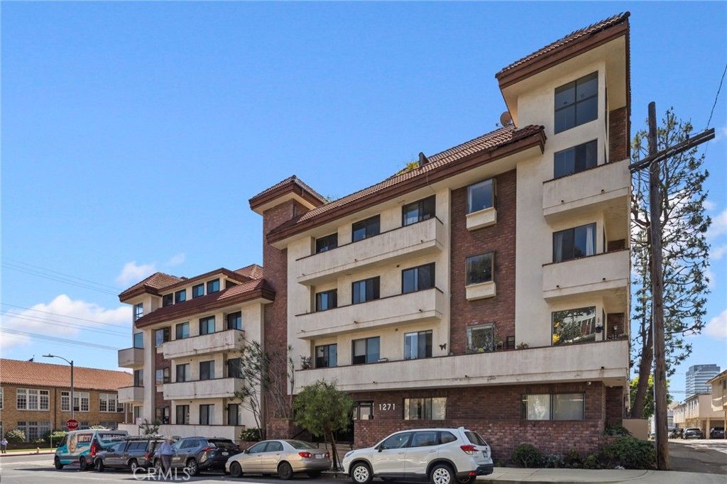 Photo of 1271 Granville Avenue #102, Los Angeles, CA 90025 (MLS # AR26077260)