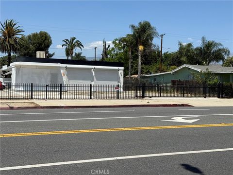 Photo of 1195 W Mission Boulevard, Pomona, CA 91766 (MLS # CV25111743) Photo of 1195 W Mission Boulevard, Pomona, CA 91766 (MLS # CV25111743)