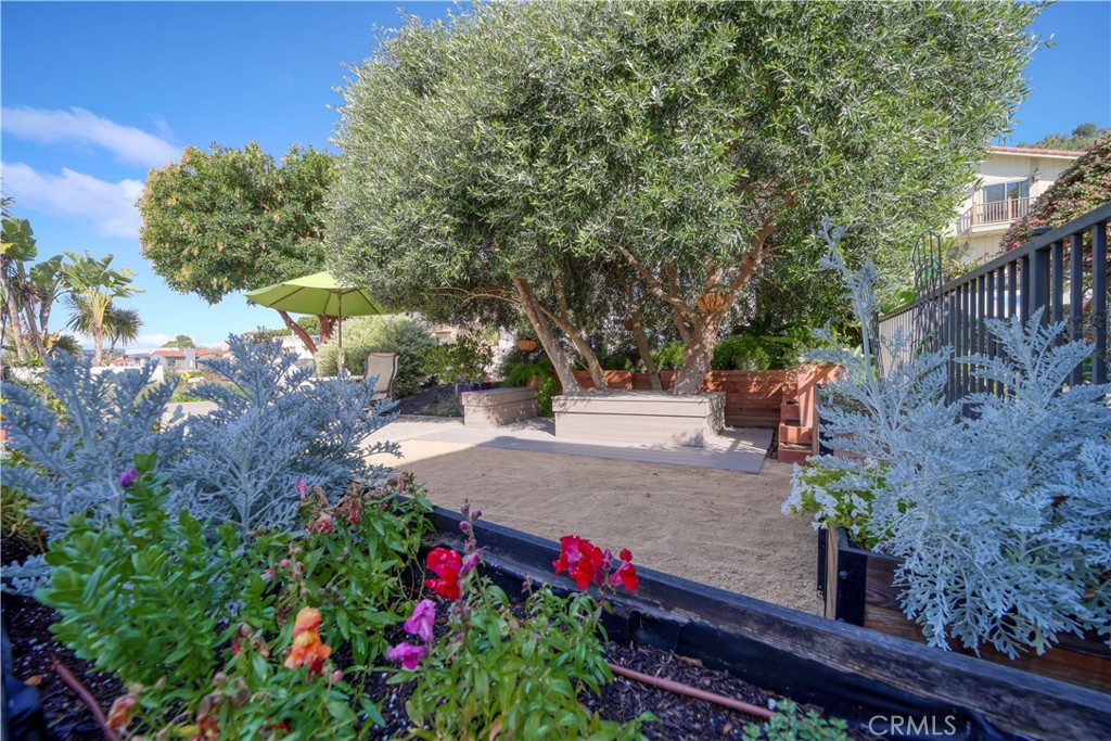 375 El Portal Drive