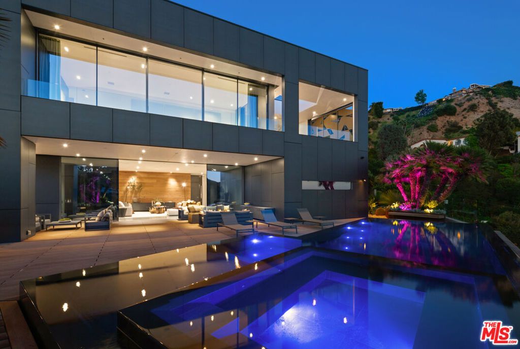 Photo of 2341 Gloaming Way, Beverly Hills, CA 90210 (MLS # 26651413)