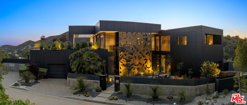 Photo of 2341 Gloaming Way, Beverly Hills, CA 90210 (MLS # 26651413)