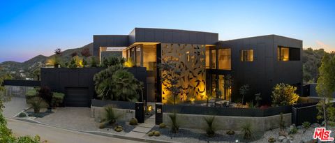 Photo of 2341 Gloaming Way, Beverly Hills, CA 90210 (MLS # 26651413)