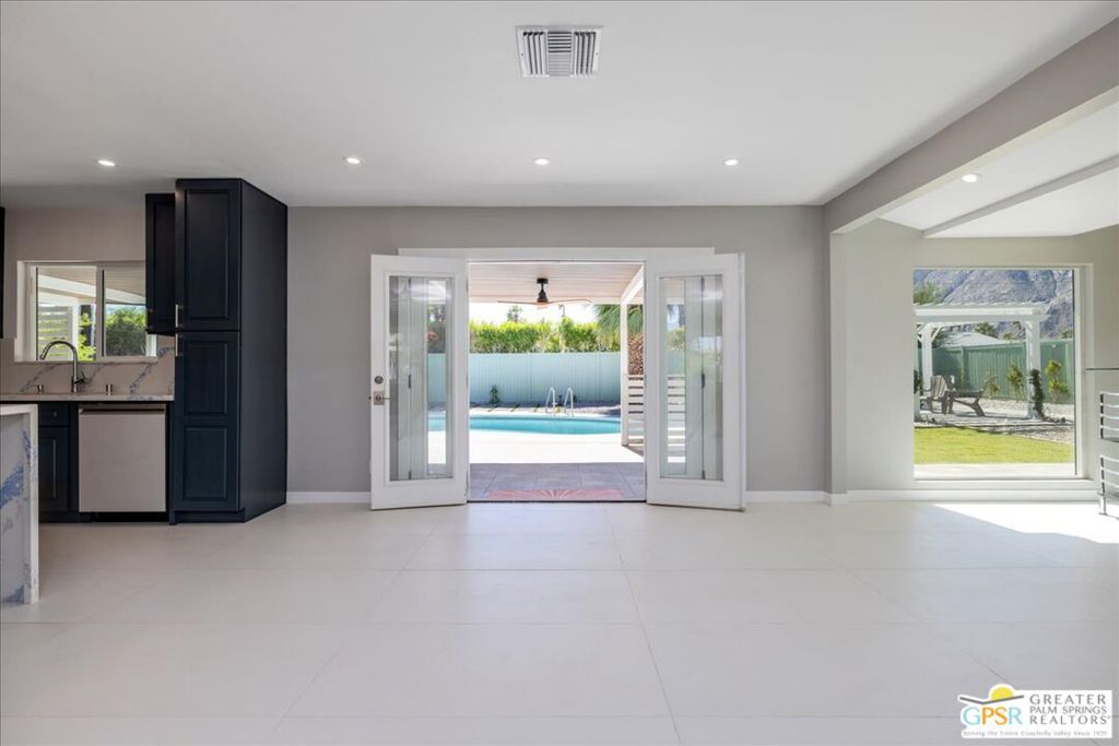 Racquet Club East - Residential Lease