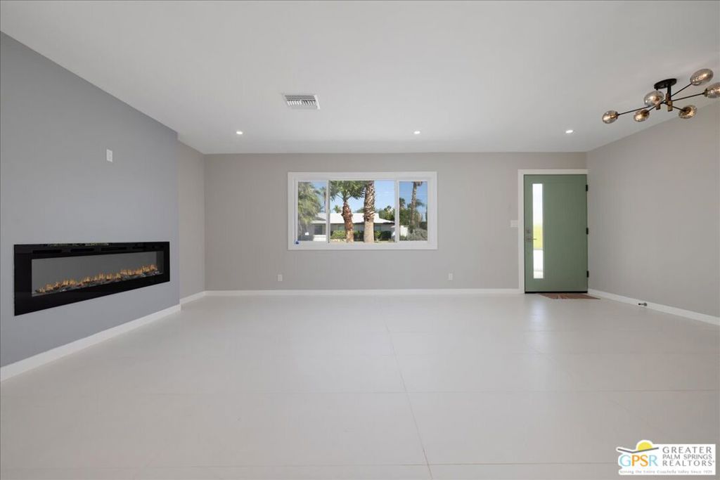 Racquet Club East - Residential Lease