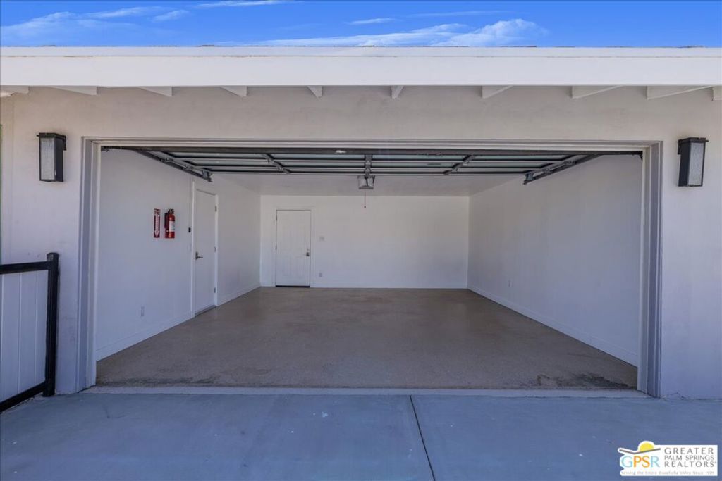 Racquet Club East - Residential Lease