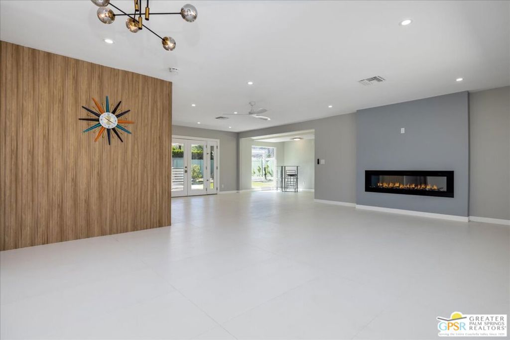 Racquet Club East - Residential Lease