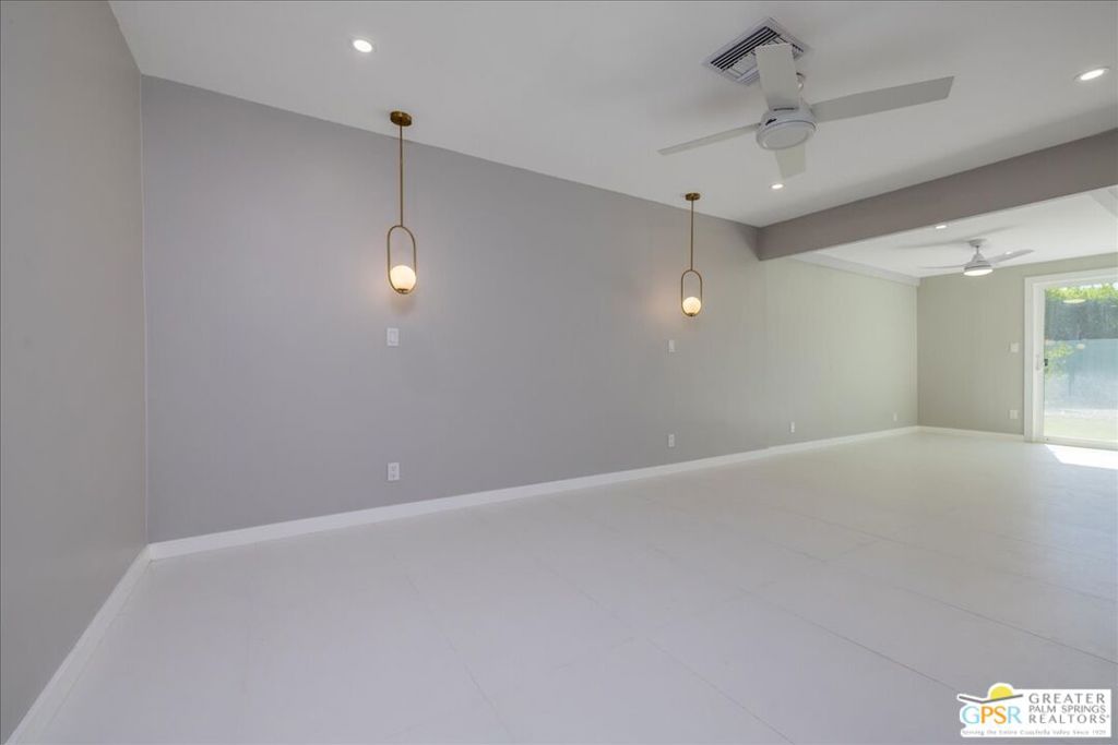 Racquet Club East - Residential Lease