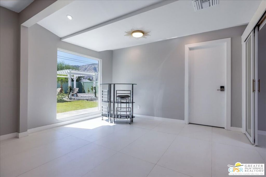 Racquet Club East - Residential Lease