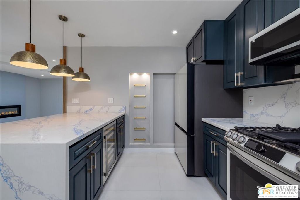 Racquet Club East - Residential Lease