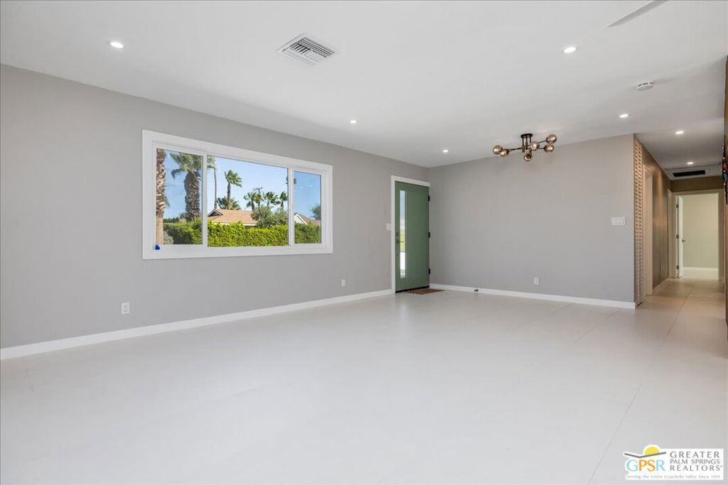 Racquet Club East - Residential Lease