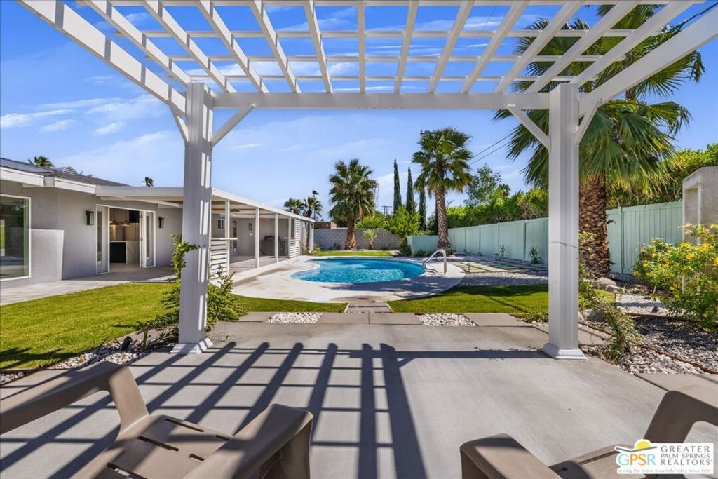Racquet Club East - Residential Lease