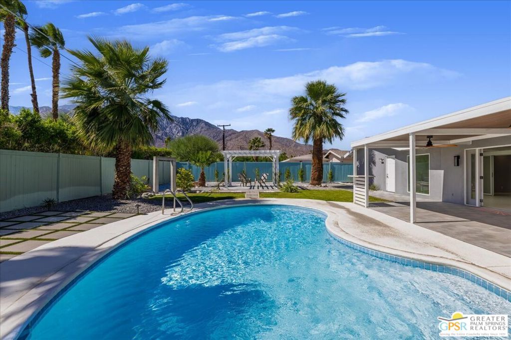 Racquet Club East - Residential Lease