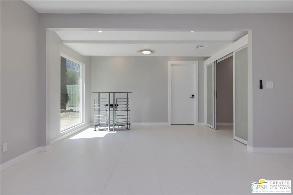 Racquet Club East - Residential Lease