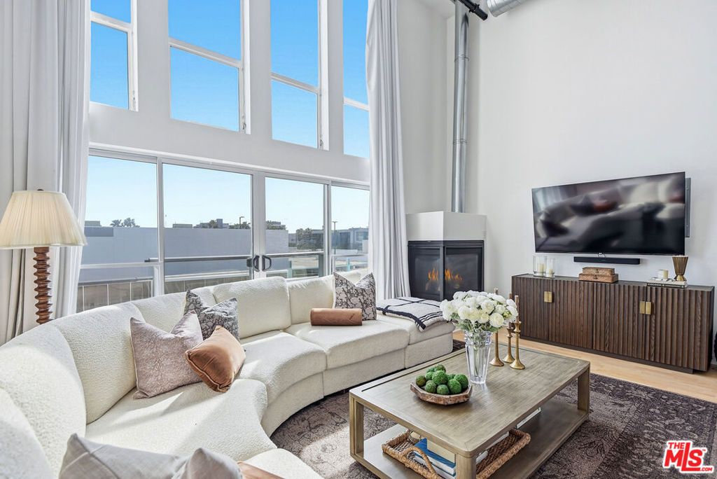 Photo of 4215 Glencoe Avenue #407, Marina Del Rey, CA 90292 (MLS # 26653245)