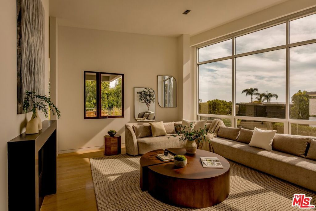 Photo of 3218 Maplewood Avenue, Los Angeles, CA 90066 (MLS # 26673723)