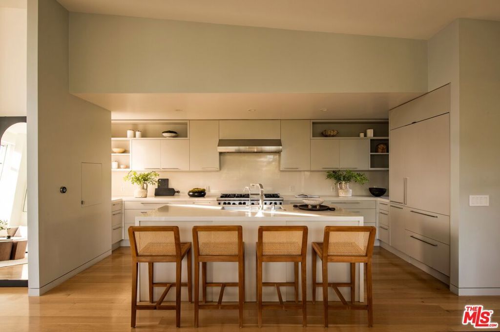 Photo of 3218 Maplewood Avenue, Los Angeles, CA 90066 (MLS # 26673723)