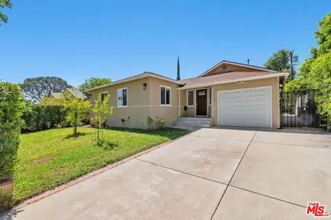 MLS: 26867373