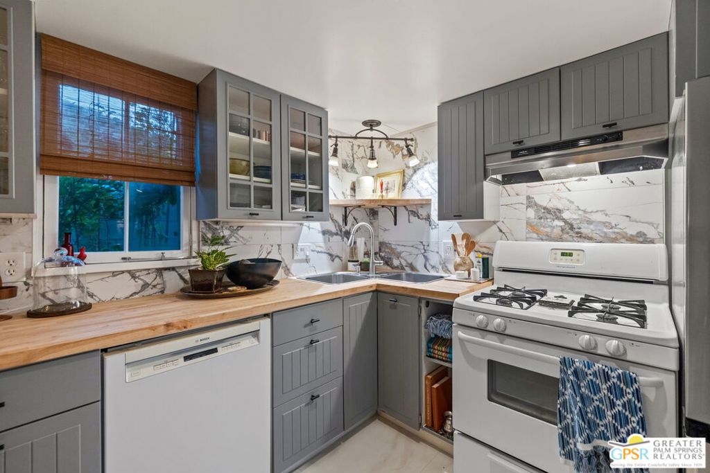 Warm Sands - Residential Lease