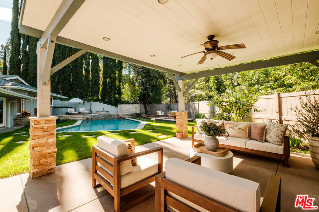 4975 Queen Florence Lane