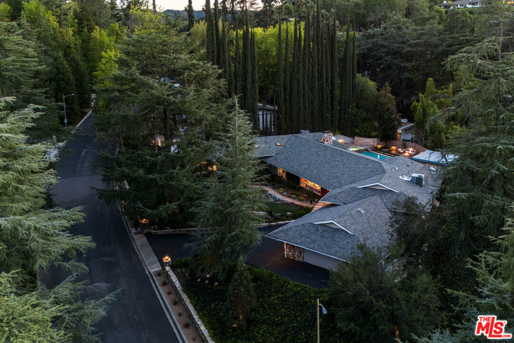 4975 Queen Florence Lane