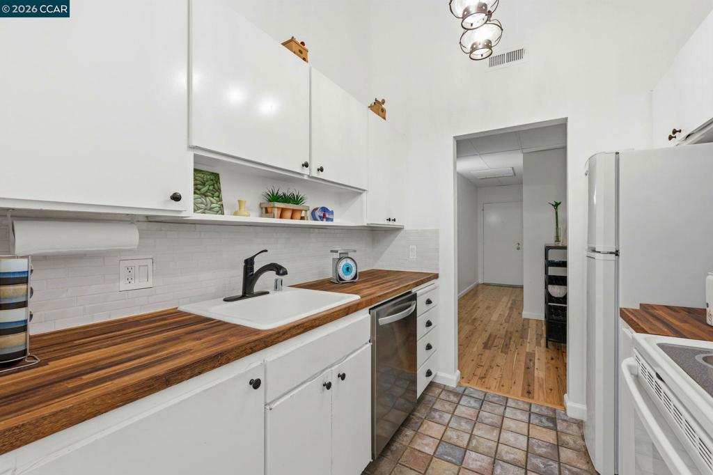 460 N Civic Dr 302