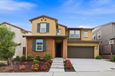 Photo of 7060 Spumante Way, Gilroy, CA 95020 (MLS # ML82040668)