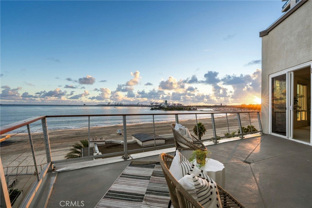 1400 E Ocean Boulevard 2402