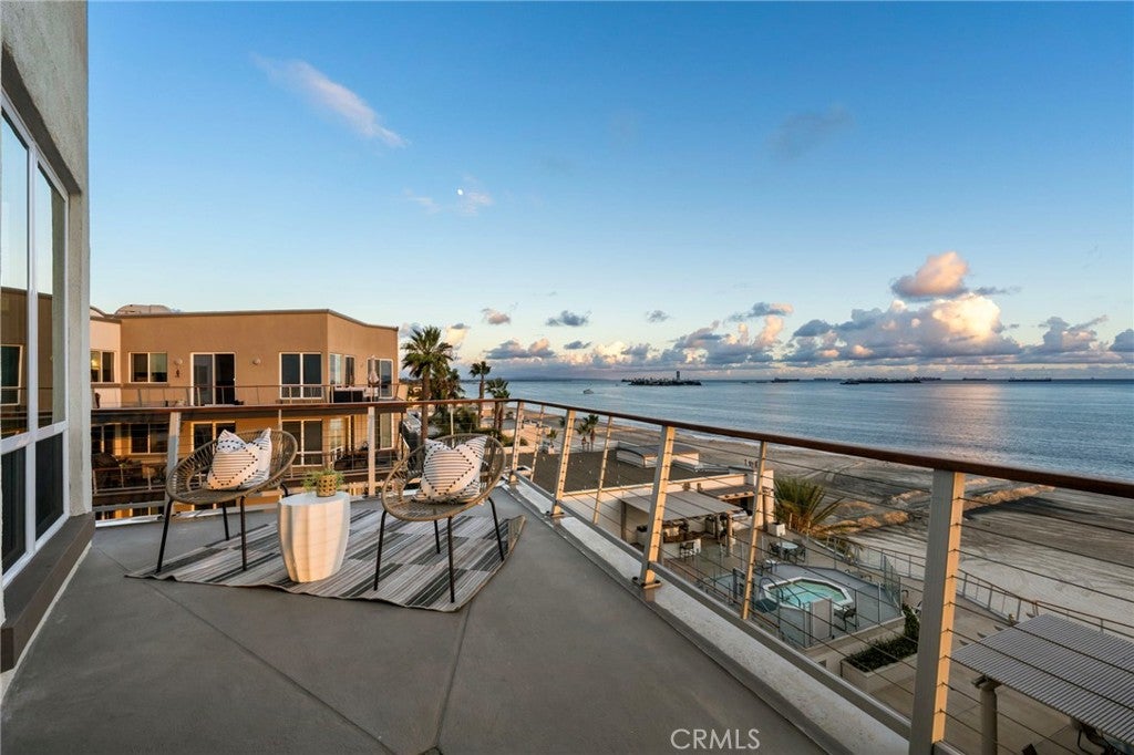 1400 E Ocean Boulevard 2402
