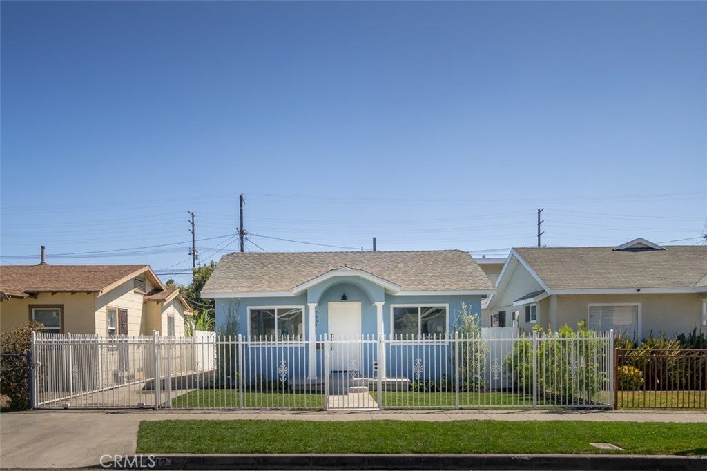 2432 Exposition Place