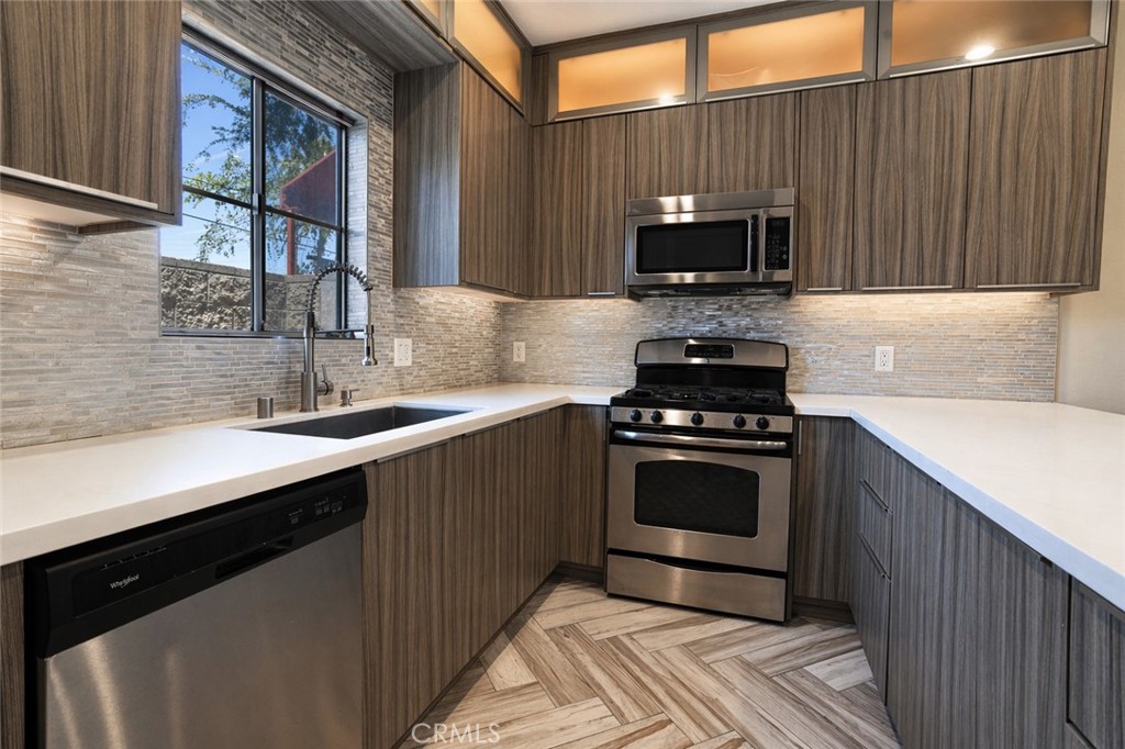 856 W Beach 19