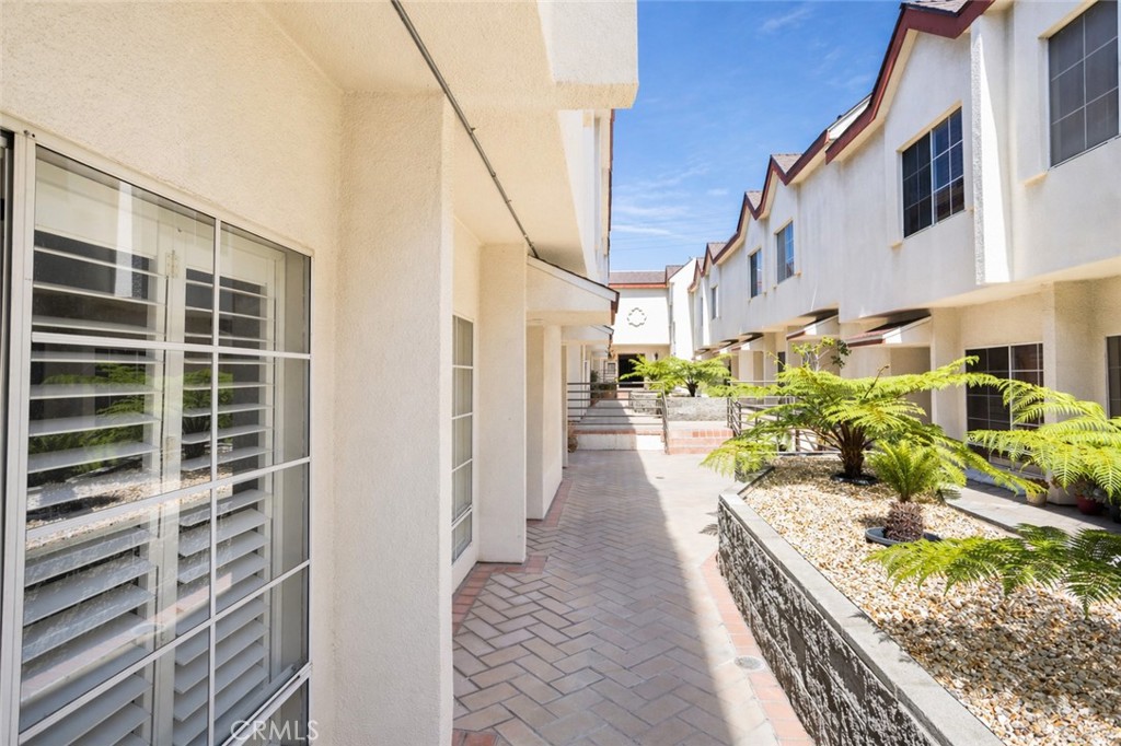 856 W Beach 19