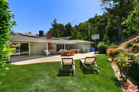Photo of 3421 Castlewoods Place, Sherman Oaks, CA 91403 (MLS # 25577271)