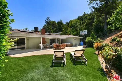 3421 Castlewoods Place, Sherman Oaks, CA 91403 - MLS#: 25577271