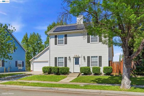 Photo of 761 Heritage Pl Pl, Tracy, CA 95377 (MLS # 41130130)