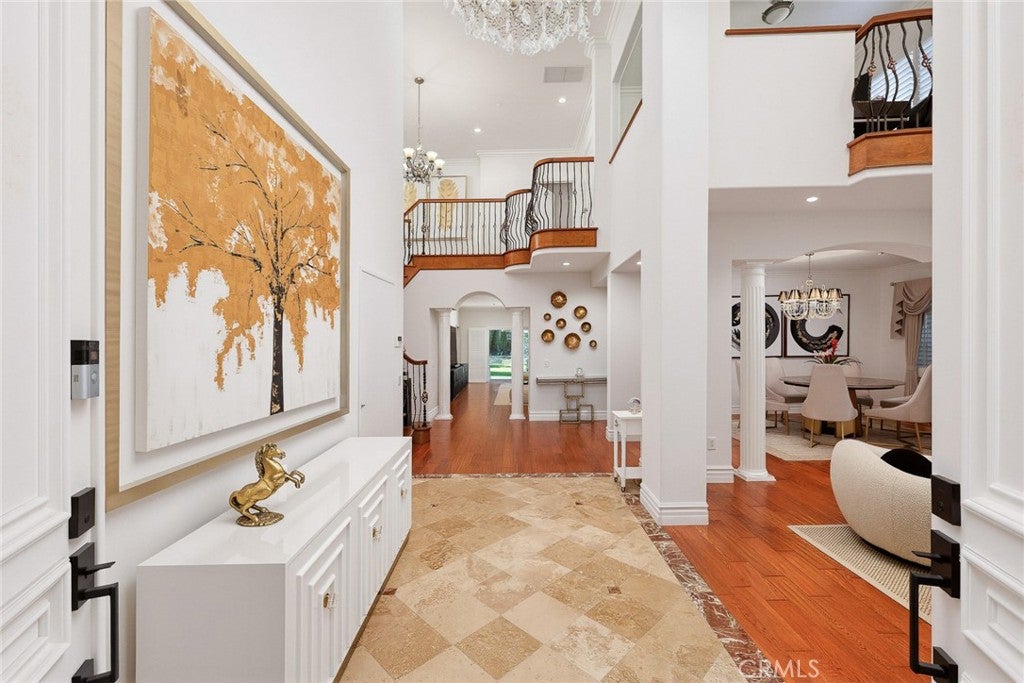 43 W Naomi Avenue