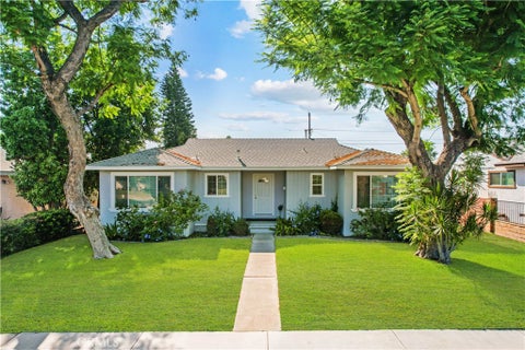 Photo of 7819 Whitsett AVE, North Hollywood, CA 90001 (MLS # SR26161511)