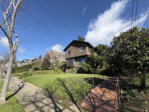 Photo of 2629 Piedmont Avenue #E, Berkeley, CA 94704 (MLS # ML82037965)