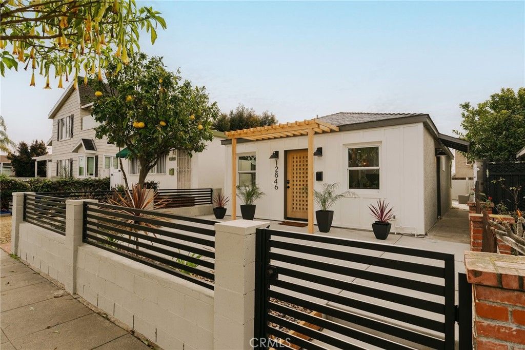 Photo of 12846 Short Avenue, Los Angeles, CA 90066 (MLS # DW26005372)