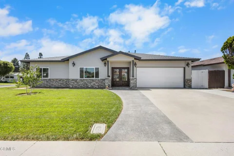 817 N Calle La Sombra, Camarillo, CA 93010 - MLS#: V1-37962