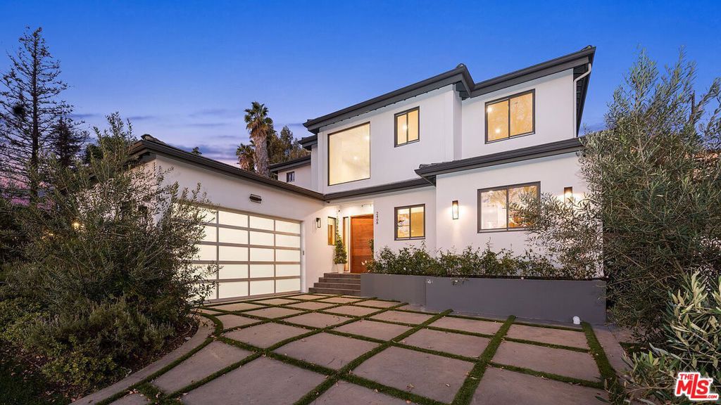 Properties 2 2408 Castle Heights Avenue