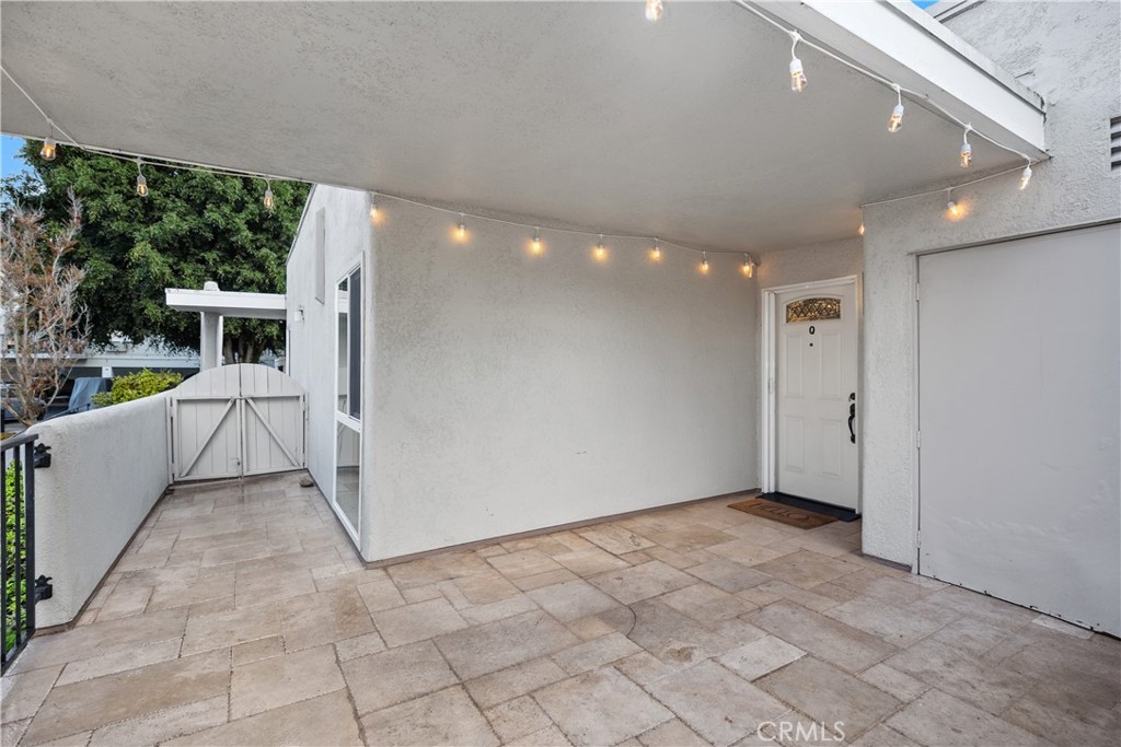 2328 Via Mariposa West Q