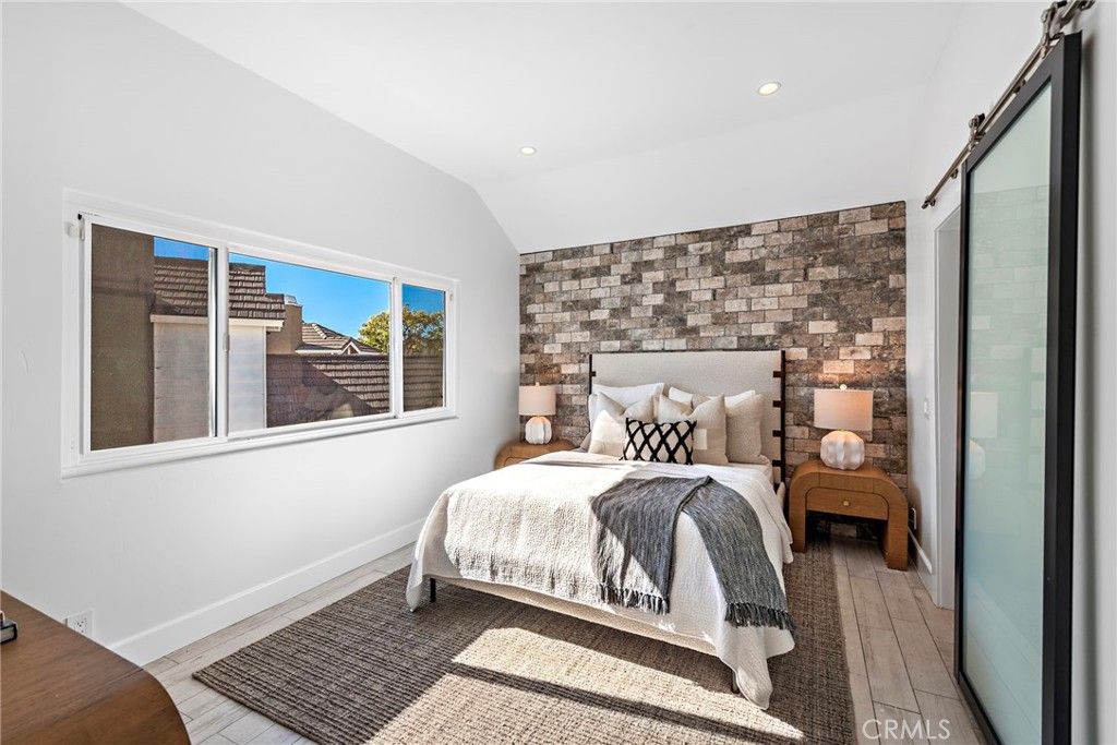 listing image 130725229329584528621