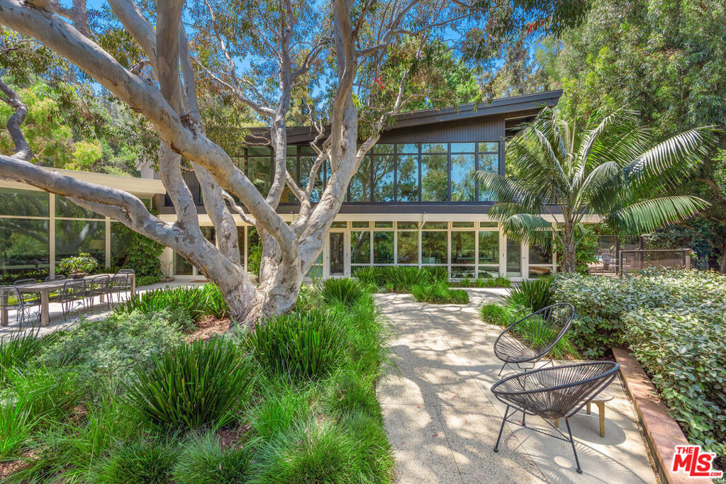 2179 Mandeville Canyon Road