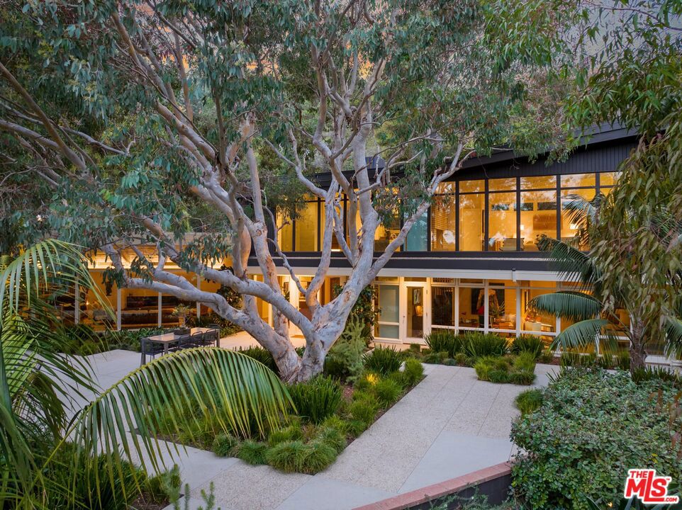 2179 Mandeville Canyon Road