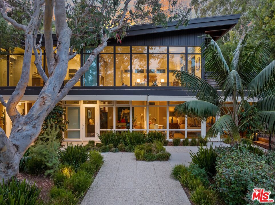 2179 Mandeville Canyon Road