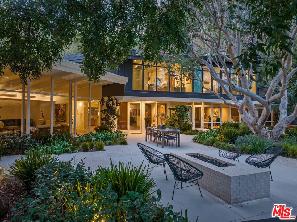 2179 Mandeville Canyon Road