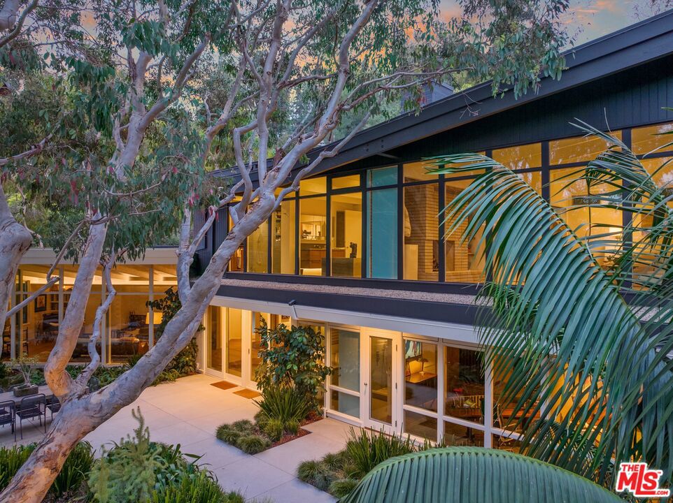 Properties 1 2179 Mandeville Canyon Road