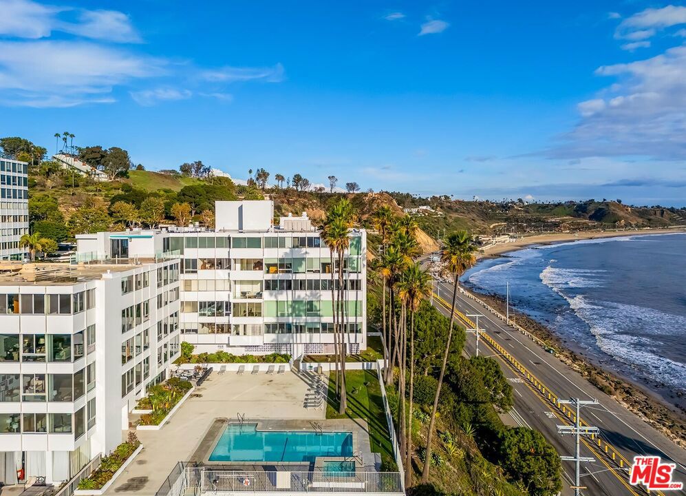 17366 W Sunset Boulevard 206