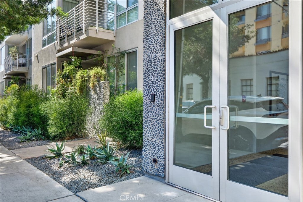 111 S De Lacey AVE