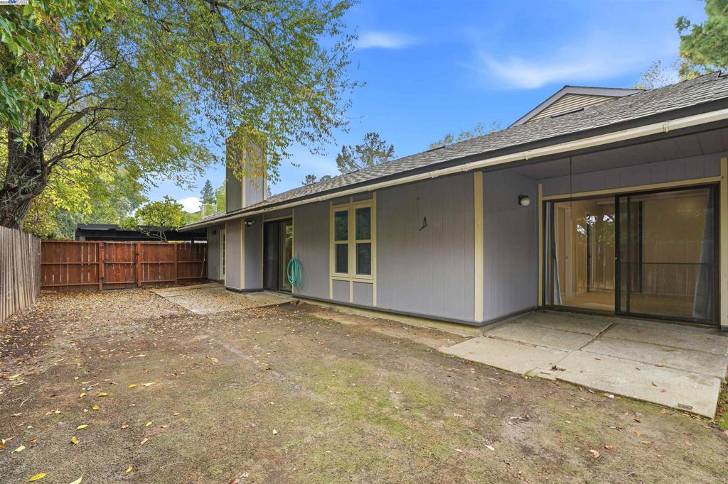 SUMMITRIGE - Residential Lease